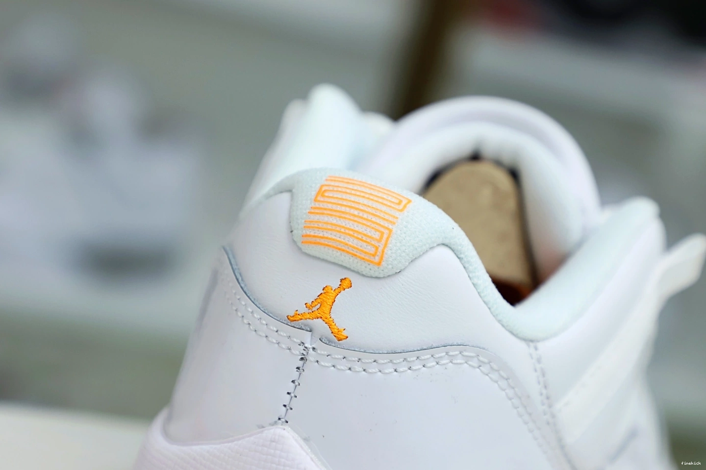 RETRO WMNS LOW 11 JORDAN CITRUS' AIR 'BRIGHT 0810